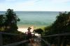 A po takich schodach schodzili�my do nieslychanie zimnego oceanu.